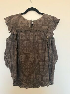 HICHE Anthropologie olive color geometric patterned Flutter Sleeve Top